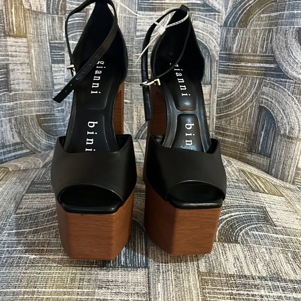 Gianni Bini Fenix Leather Peep Toe Woodgrain Platform Pumps